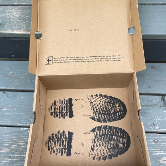 Dr. Martens Rainbow Suede, US 10 - Picture 9 of 11